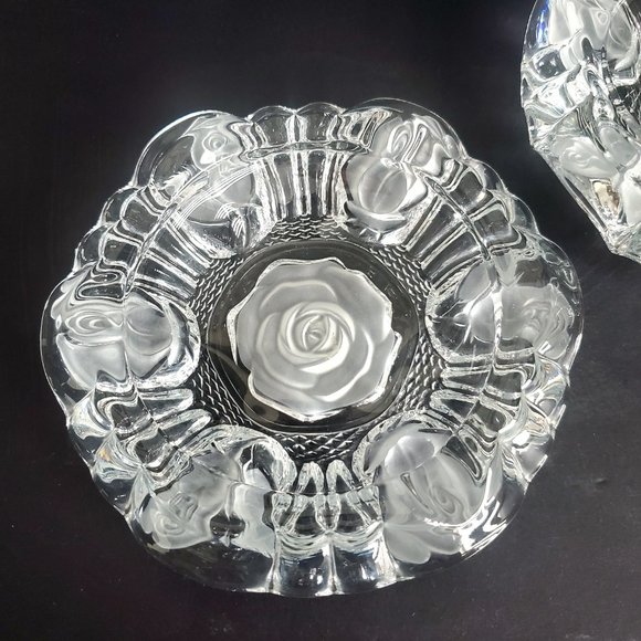 MCM Large Luxe Crystal Cigar Ashtray Cut Glass w/ Centric Frosted Rose & Buds - Picture 6 of 8